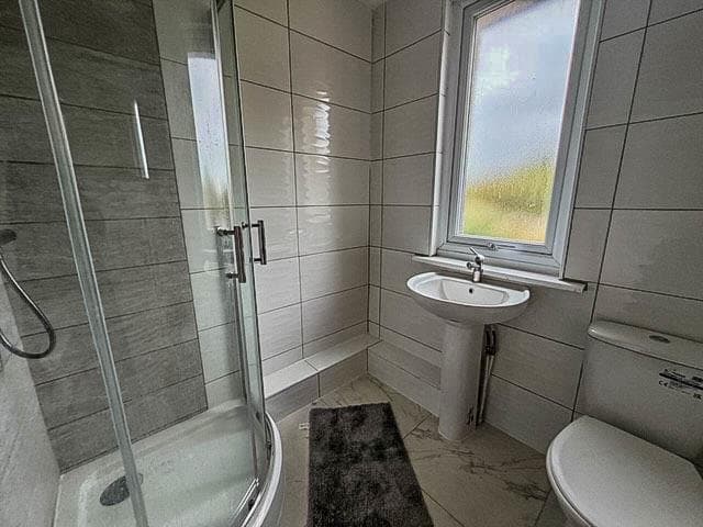 25 Third Avenue - Image 12