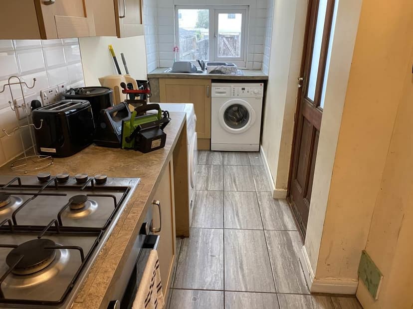 843 Filton Avenue - Image 2