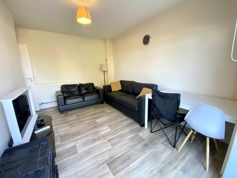 18 Third Avenue - Image 8