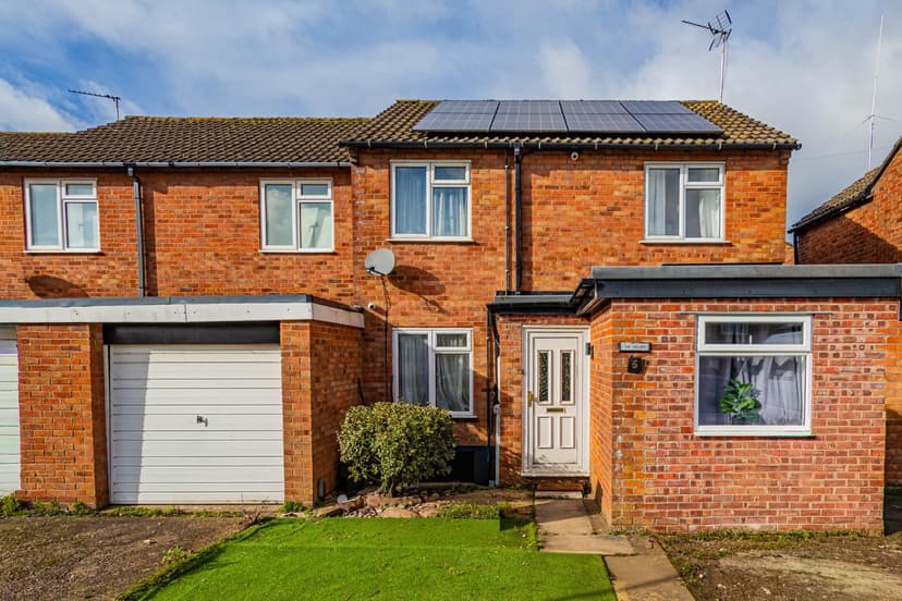 Room 1, 5 Britannia Crescent - Image 1