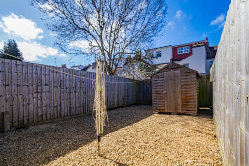 Studio room 7, 654 Stapleton Road - Image 10