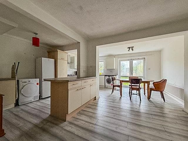 25 Third Avenue - Image 7