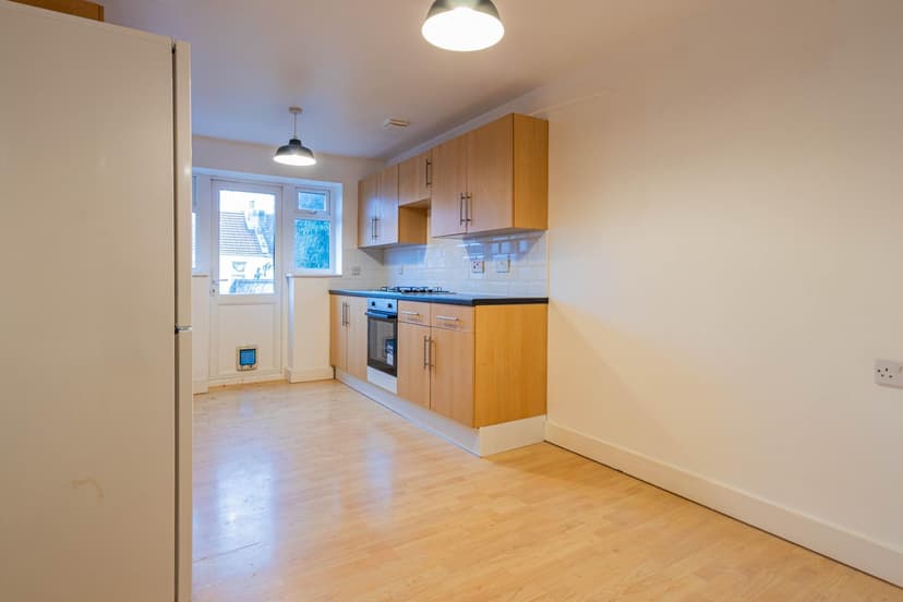 202A Wick Road - Image 2