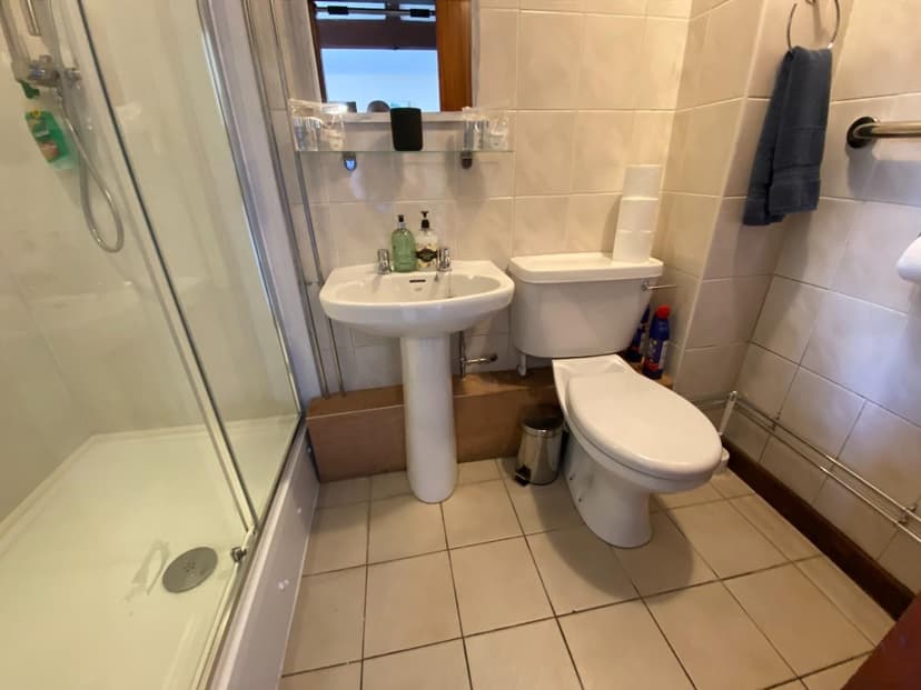 Bungalow 9, Pool Farm Wotton Road - Image 3