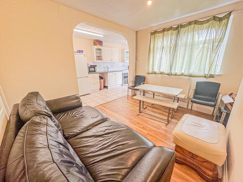 18 Eighth Avenue - Image 4