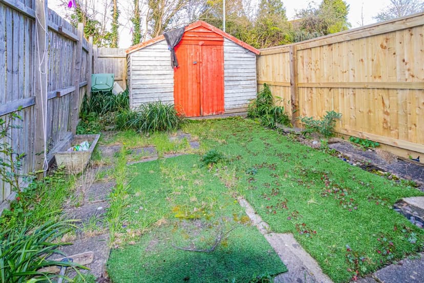 186 Oaktree Crescent - Image 10