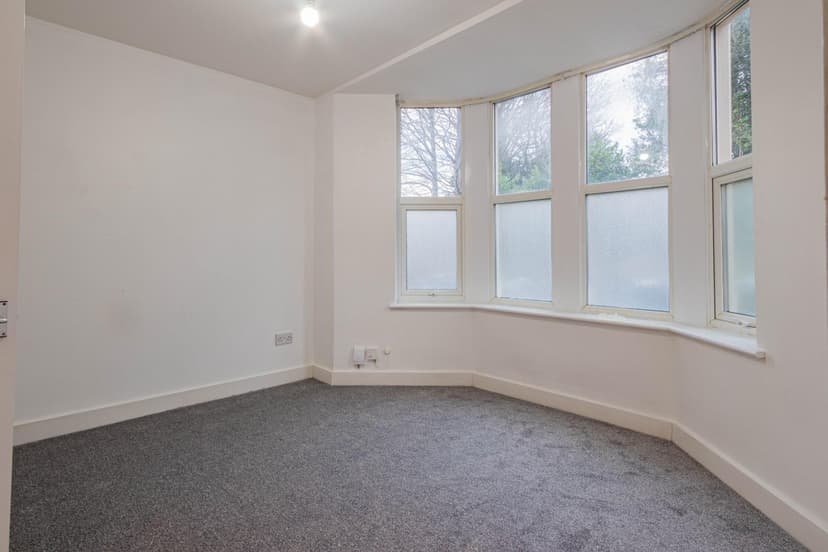 202A Wick Road - Image 5