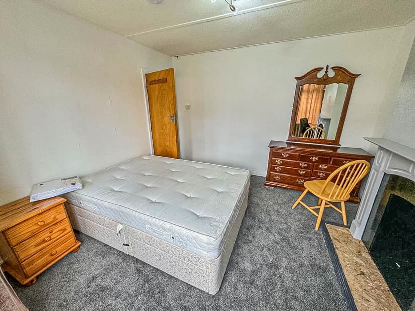 115 Mackie Road - Image 5