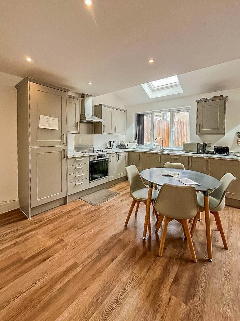 8 Cinderford Close - Image 1