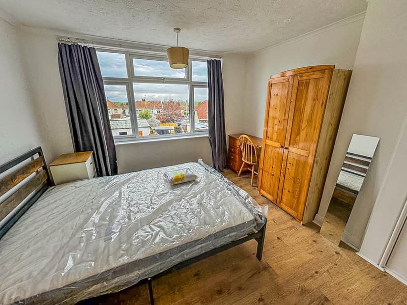 115 Mackie Road - Image 4