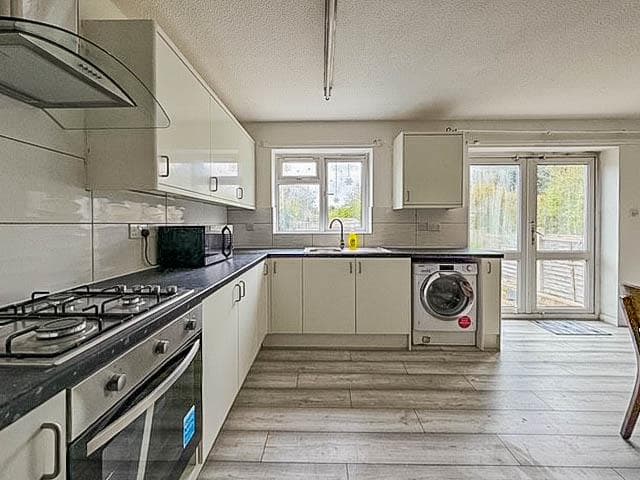 25 Third Avenue - Image 1