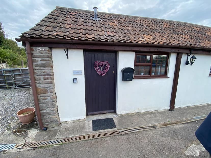 Bungalow 9, Pool Farm Wotton Road - Image 5