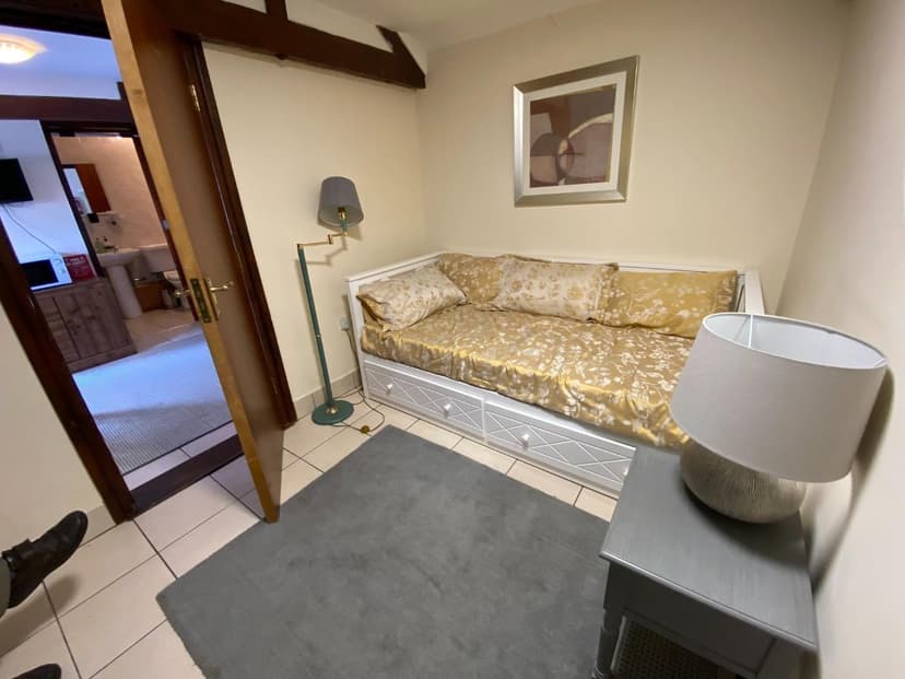 Bungalow 9, Pool Farm Wotton Road - Image 4