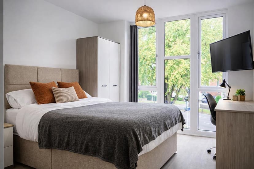 The Cave,, 1 Queens Road East - Image 8