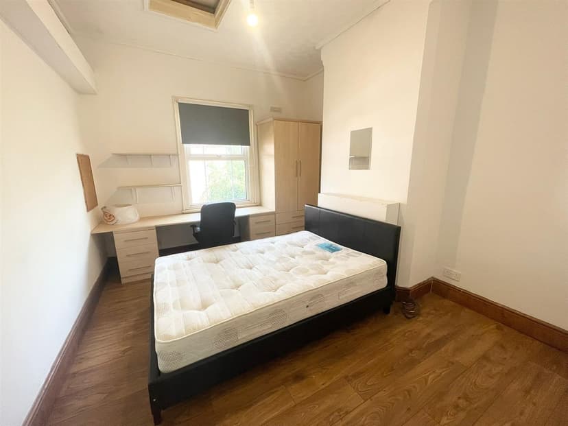 Flat 4 26 Annesley Grove - Image 3