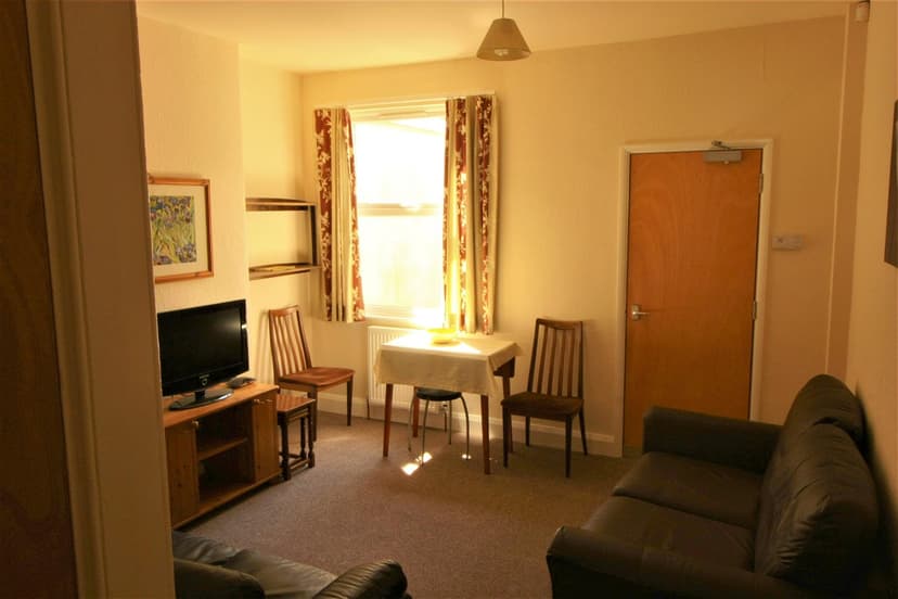 19 Midland Avenue - Image 4