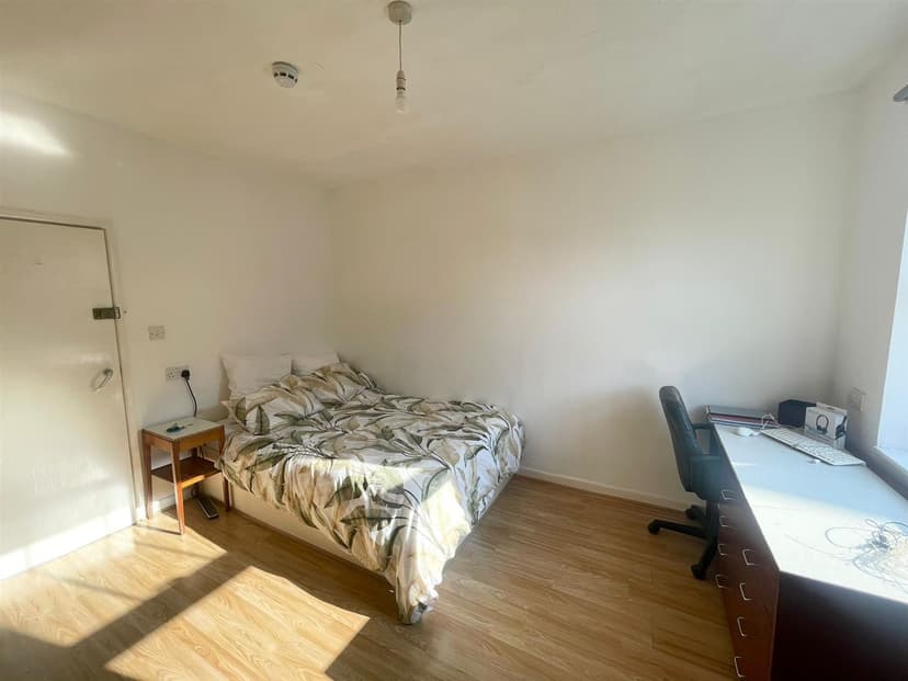 3 Frederick Grove - Image 4