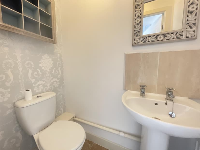 62 Deane Road - Image 11