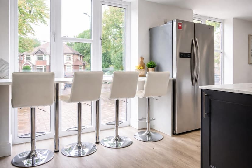 The Cave,, 1 Queens Road East - Image 7