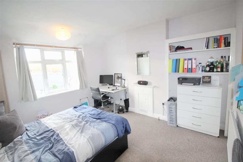 10 Rolleston Drive - Image 2