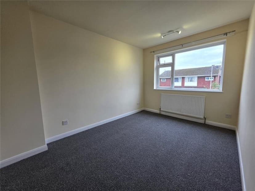 118 Waltham Close - Image 5