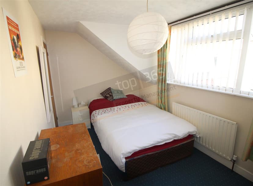 64A Lenton Boulevard - Image 1