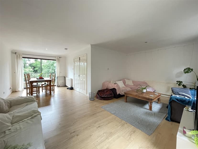 6 Kenilworth Court Kenilworth Road - Image 2