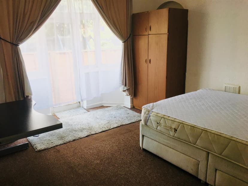 Flat 1 10 Albert Road - Image 3