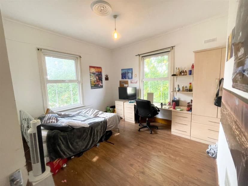 Flat 4 26 Annesley Grove - Image 1