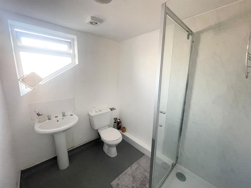 20 Bute Avenue - Image 8