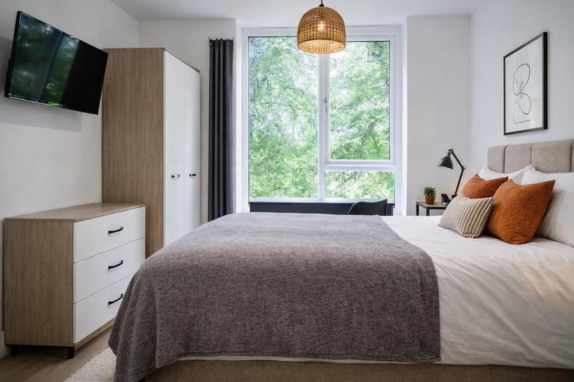 The Cave,, 1 Queens Road East - Image 1