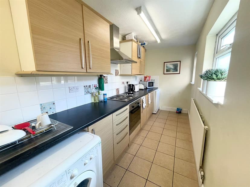 45 Beeston Road - Image 2