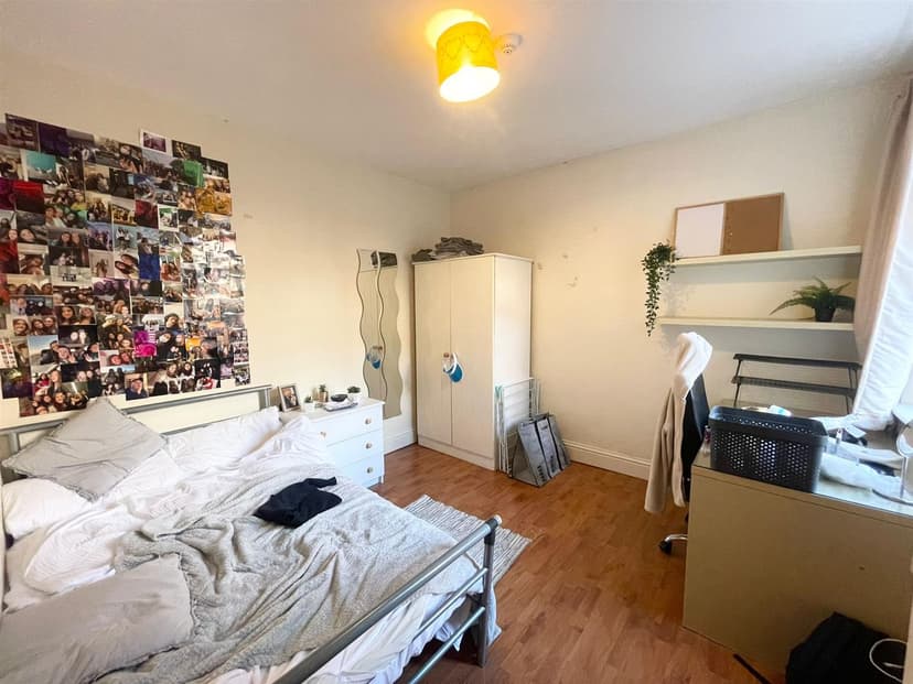 14 Bute Avenue - Image 4