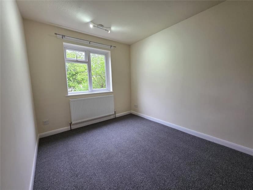 118 Waltham Close - Image 8