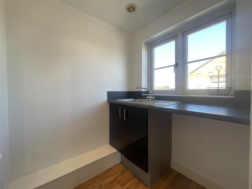 62 Deane Road - Image 10