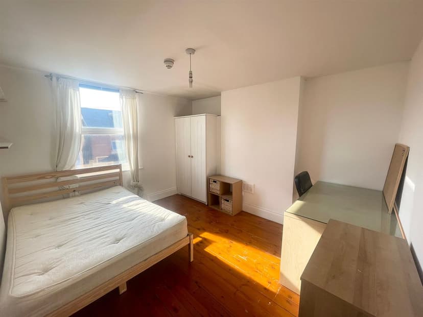 20 Bute Avenue - Image 7