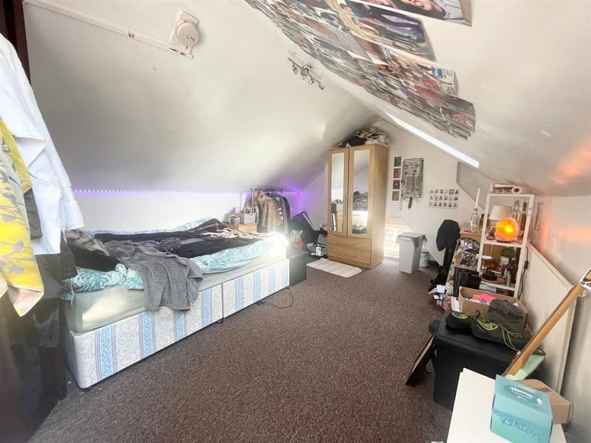 1 Church Avenue - Image 4