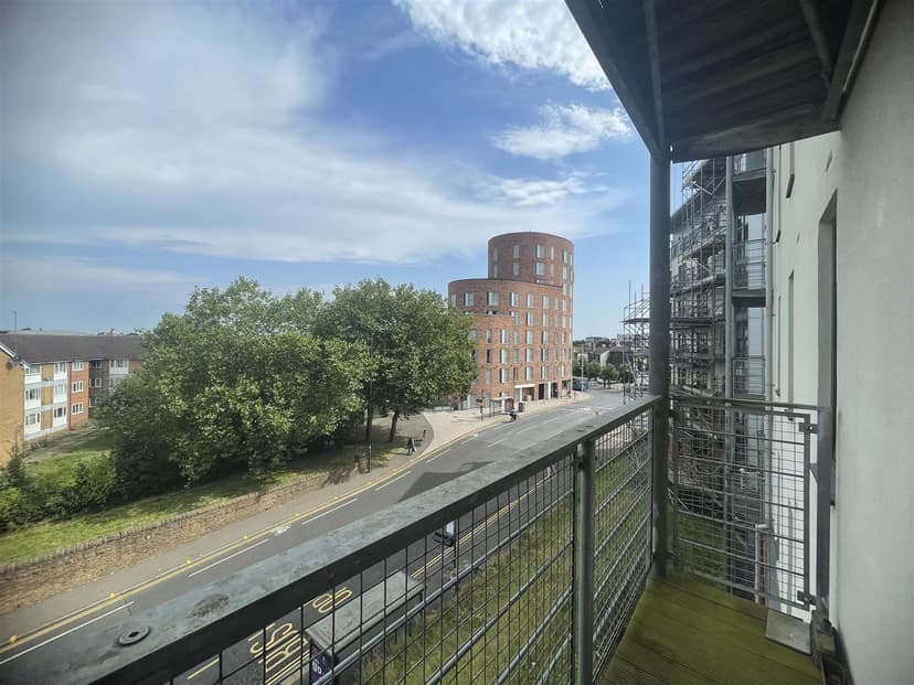 40 Park West - Image 9