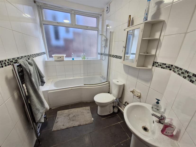 24 Rolleston Drive - Image 8