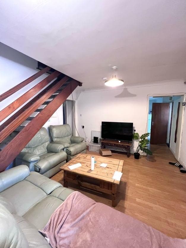 17-19 Priory Court - Image 1