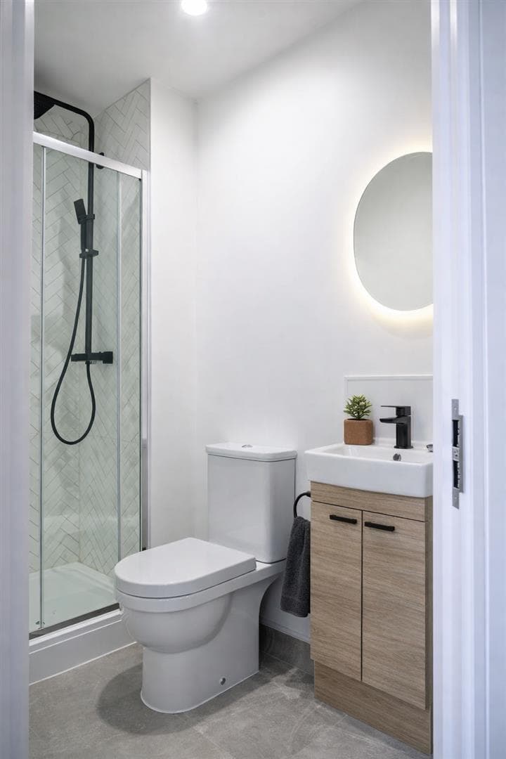 The Cave,, 1 Queens Road East - Image 6