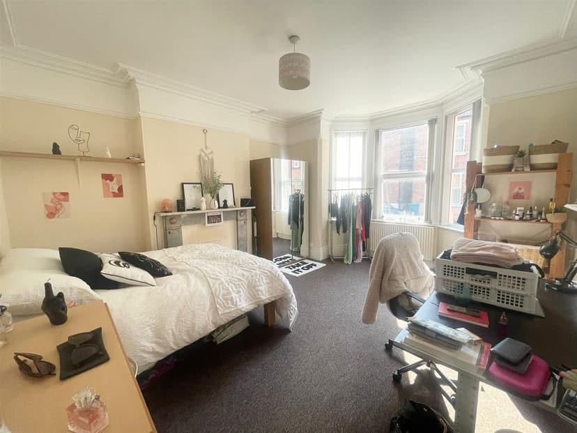 6 Church Avenue - Image 3