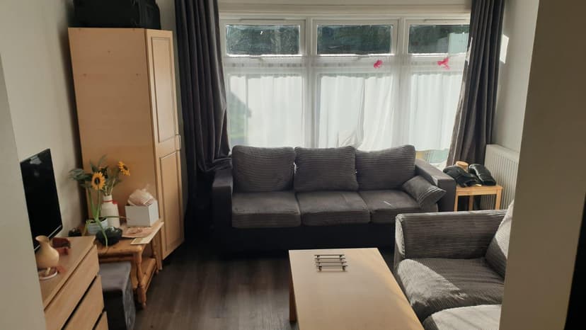 3A Oundle Drive - Image 1