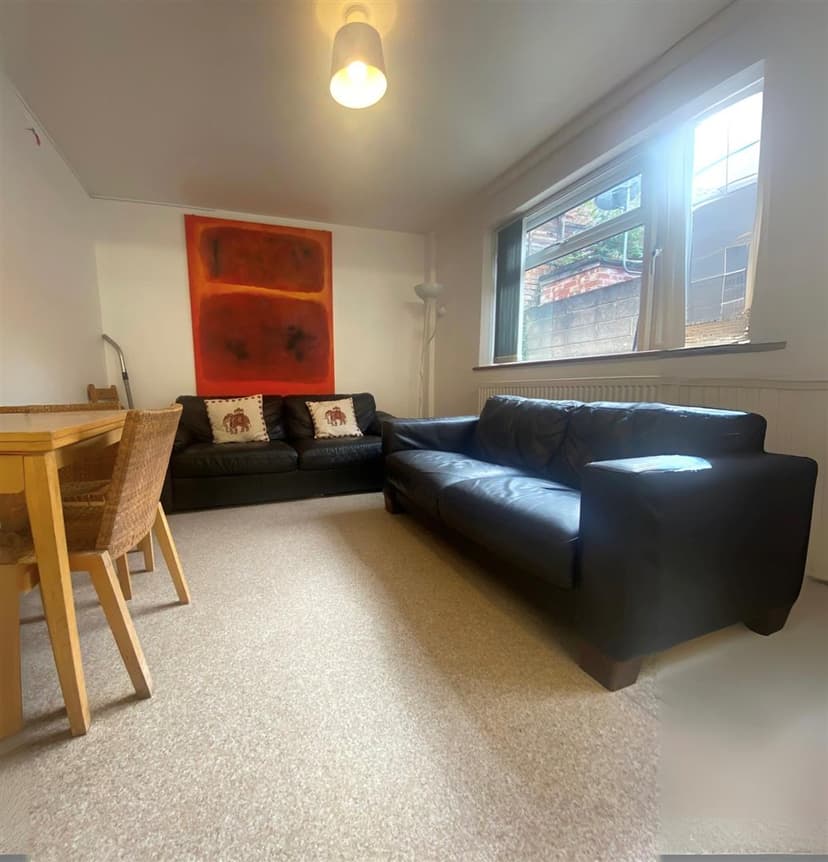 12 Albert Grove - Image 2