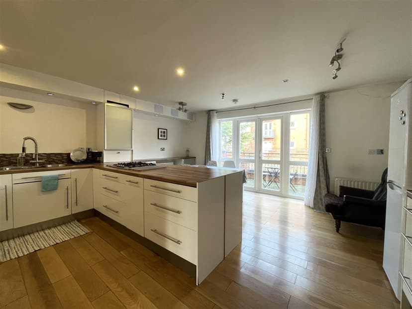 25 Park Wharf Haslam Street - Image 3