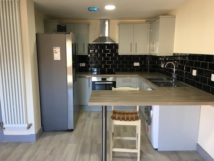 2 Saxton Close - Image 1