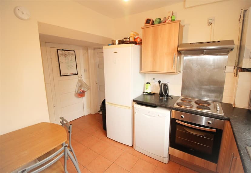 10 Rolleston Drive - Image 4