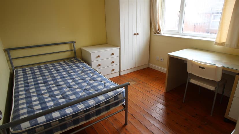 18 Bute Avenue - Image 8