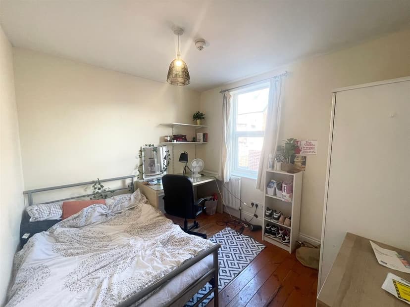 14 Bute Avenue - Image 10