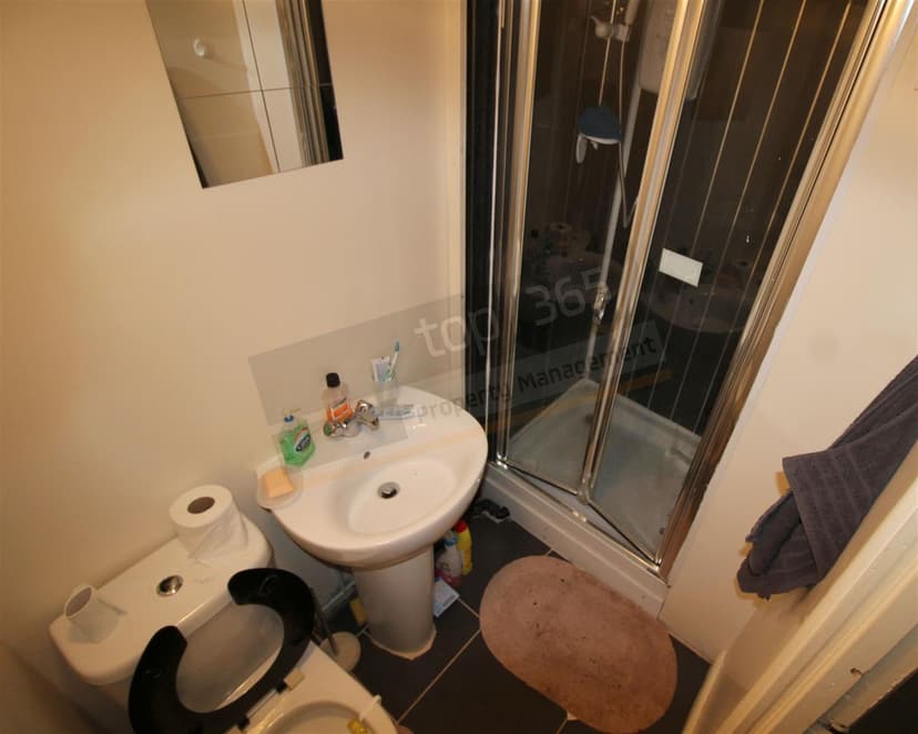 2 Swenson Avenue - Image 8